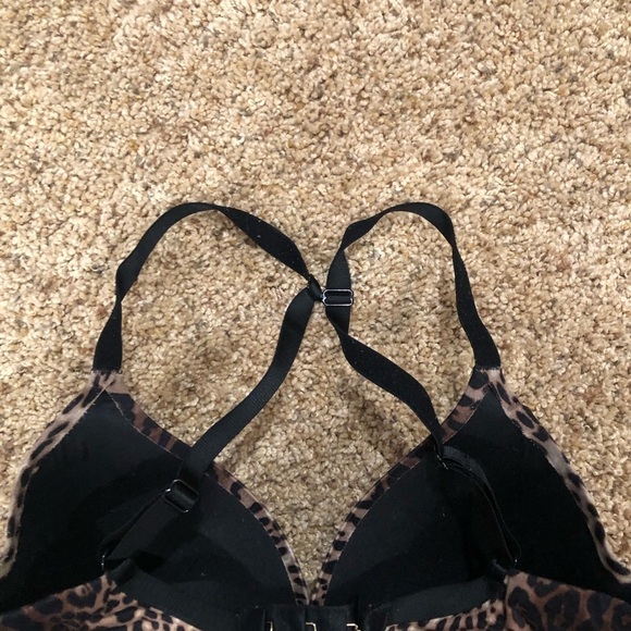 Betsy Johnson Bra/ size 30 DDD/ hock and closure REG & racetrack / leopard print - Picture 6 of 9